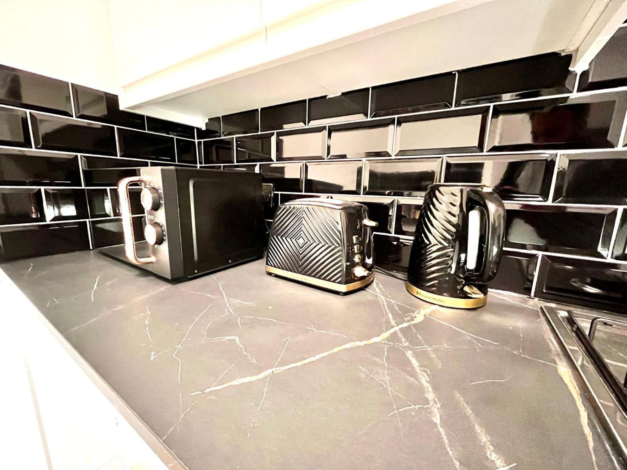 Flat - Good Access To And More! Londen