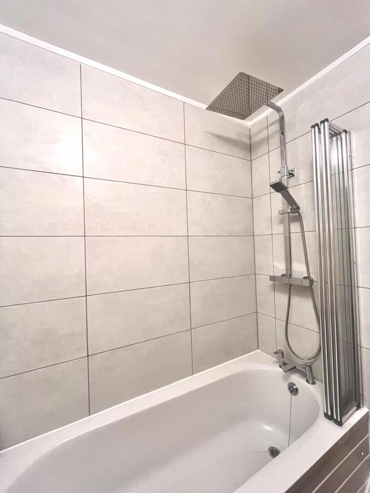 Flat - Good Access To And More! * Londen
