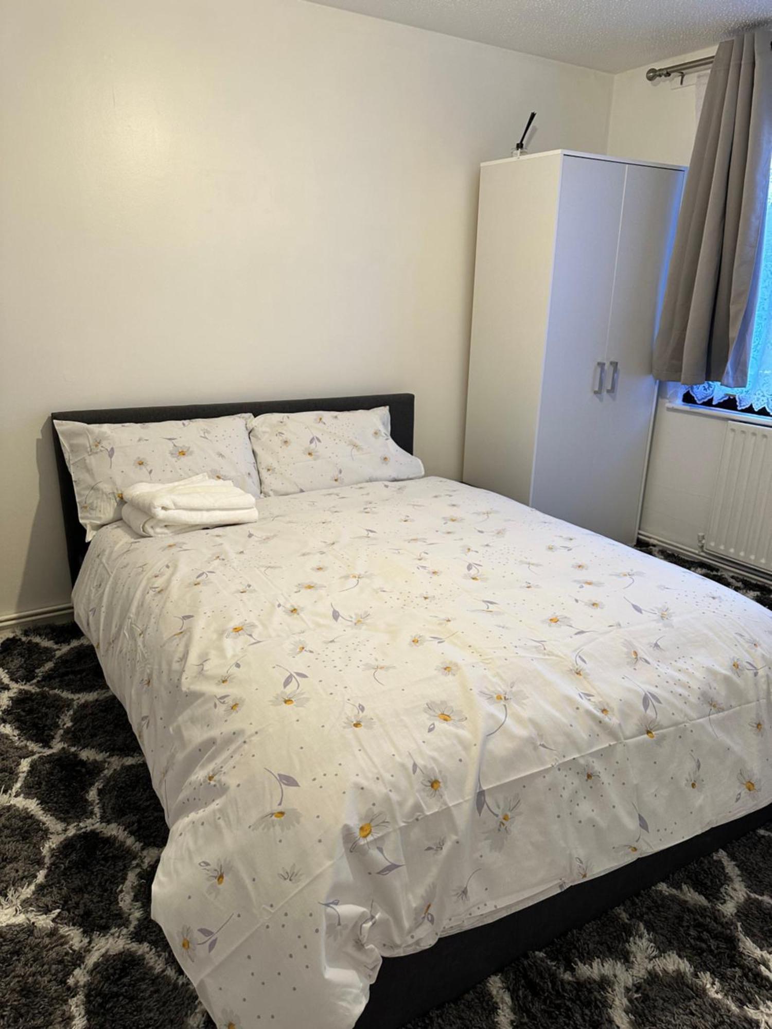 Family Homes - Celandine Guest house London
