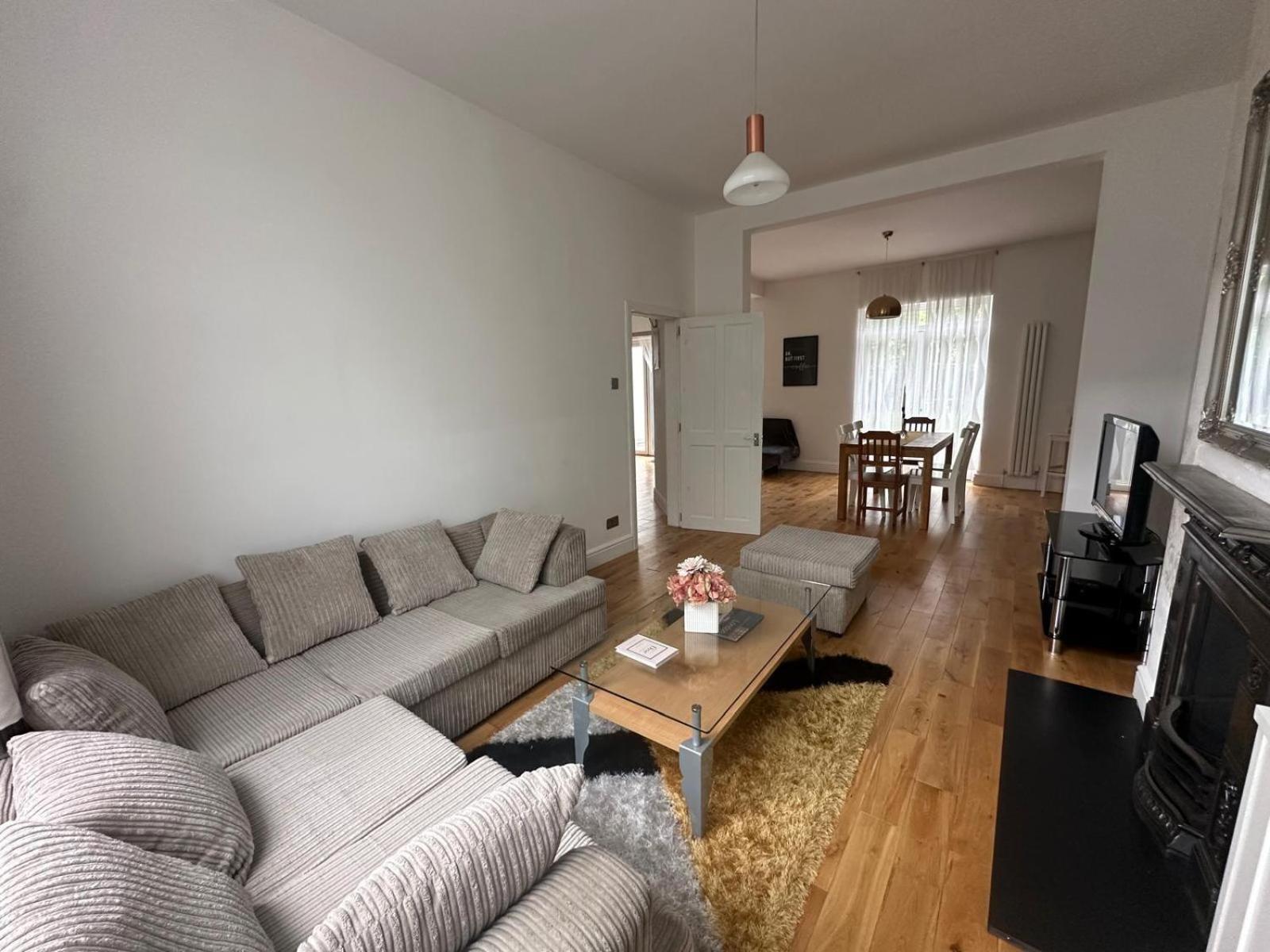 Luxurious Living 4 Bedroom Holiday home *