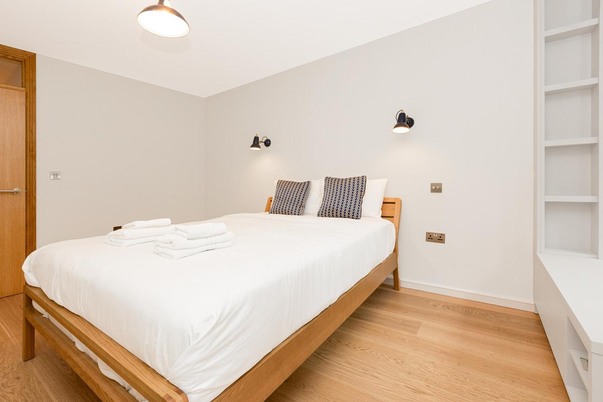 Contemporary 2br Duplex With A Patio In Chelsea Appartement