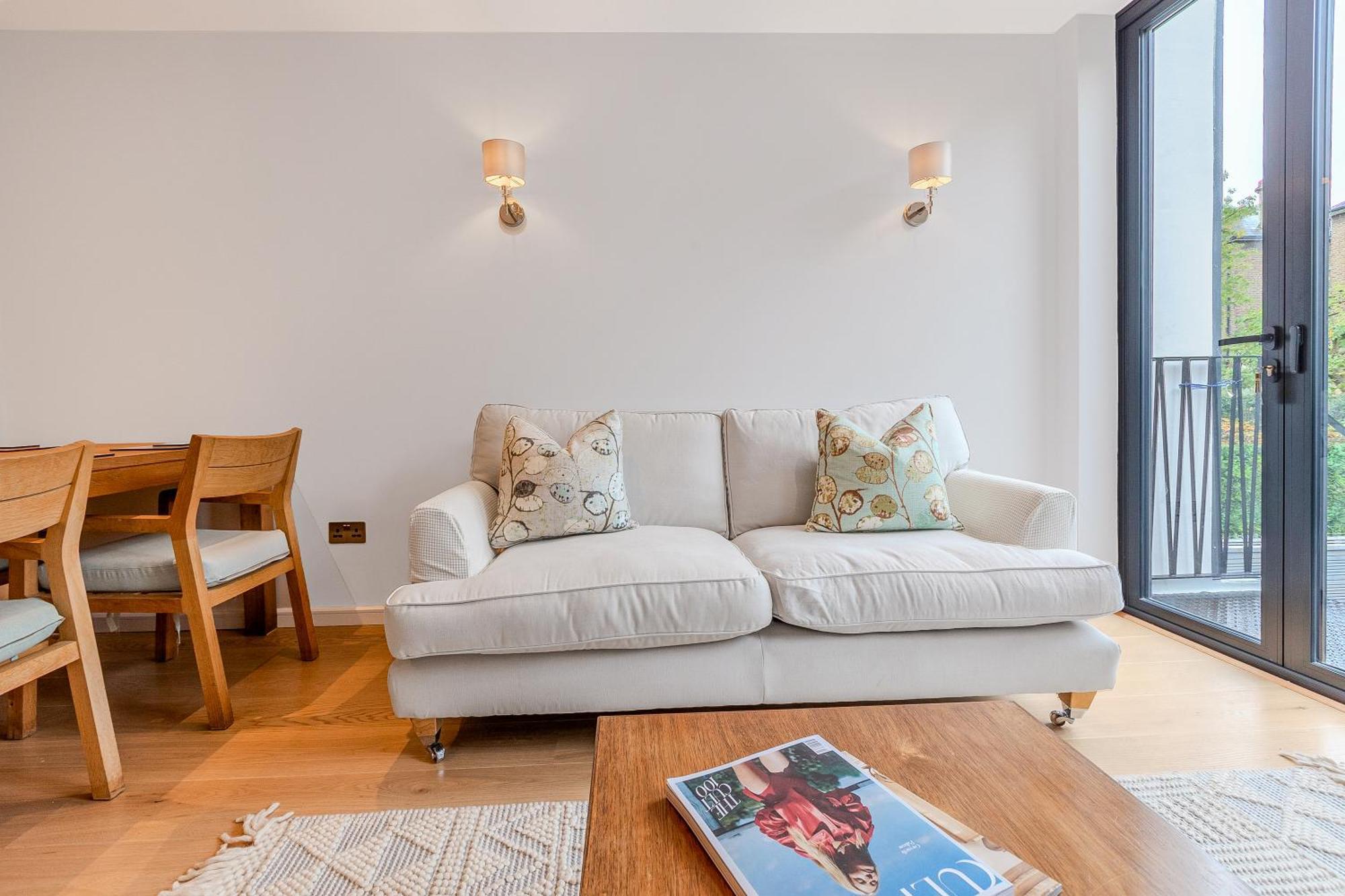 Contemporary 2br Duplex With A Patio In Chelsea Appartement *