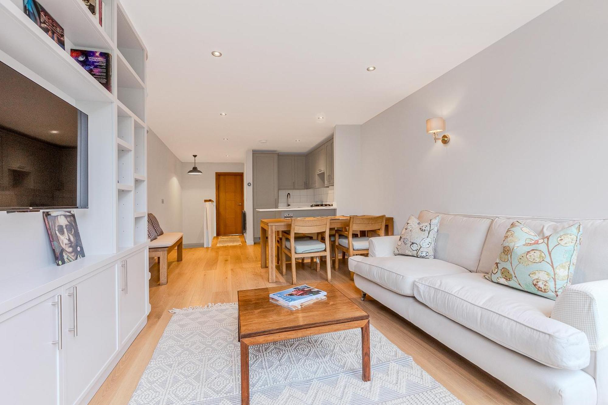 Contemporary 2br Duplex With A Patio In Chelsea Appartement Londen