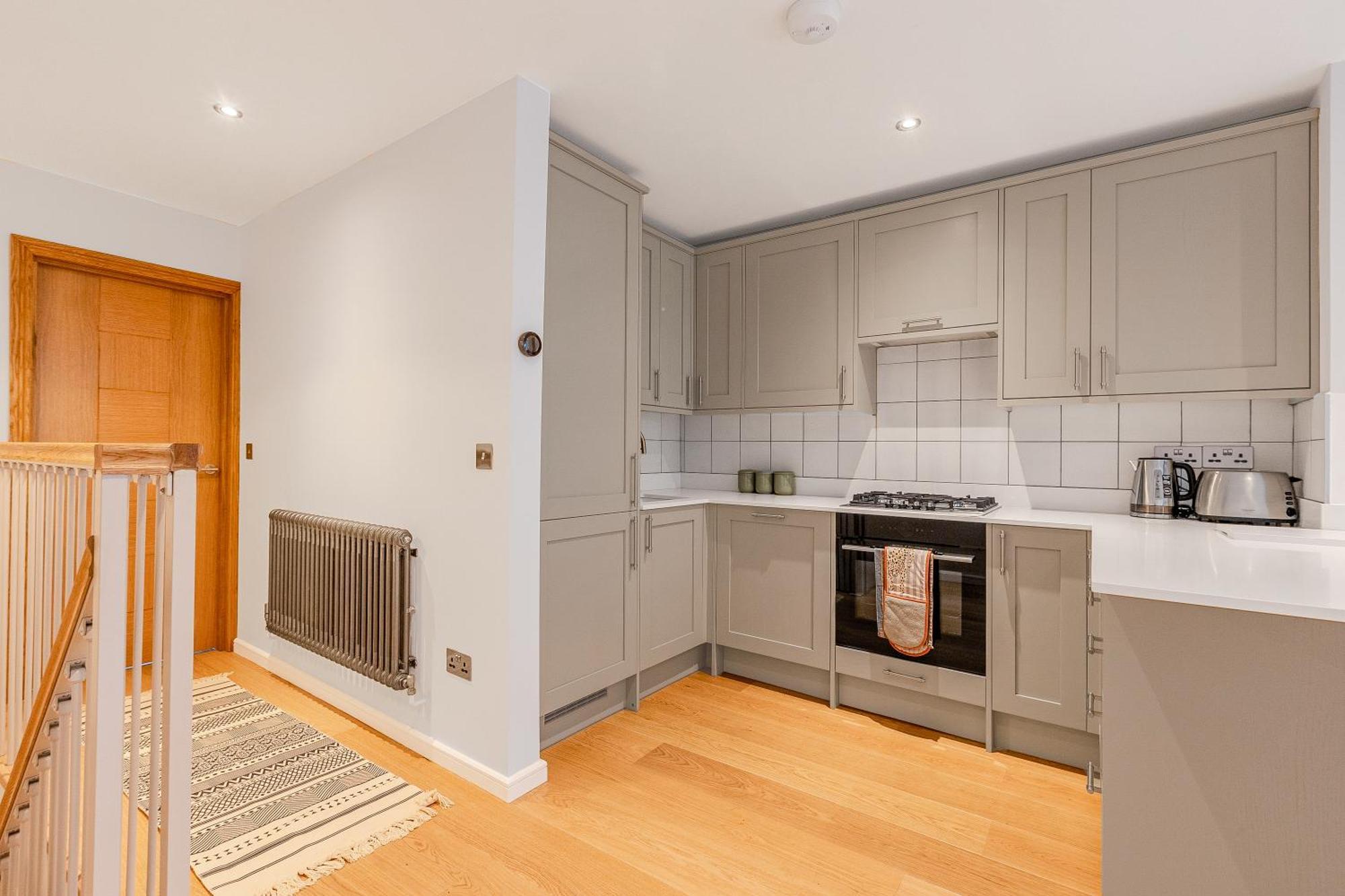 Contemporary 2br Duplex With A Patio In Chelsea Londen