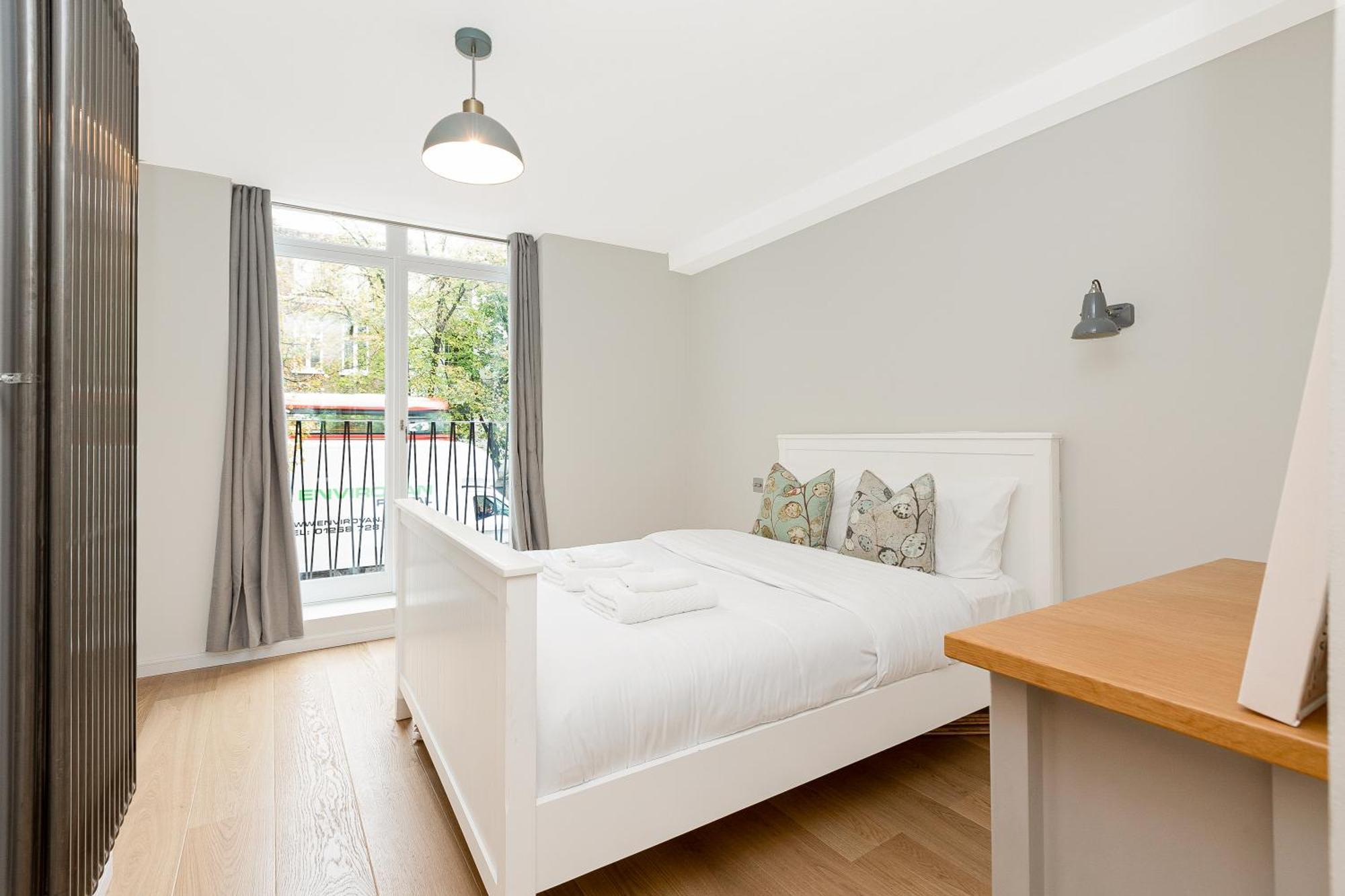 Contemporary 2br Duplex With A Patio In Chelsea Appartement