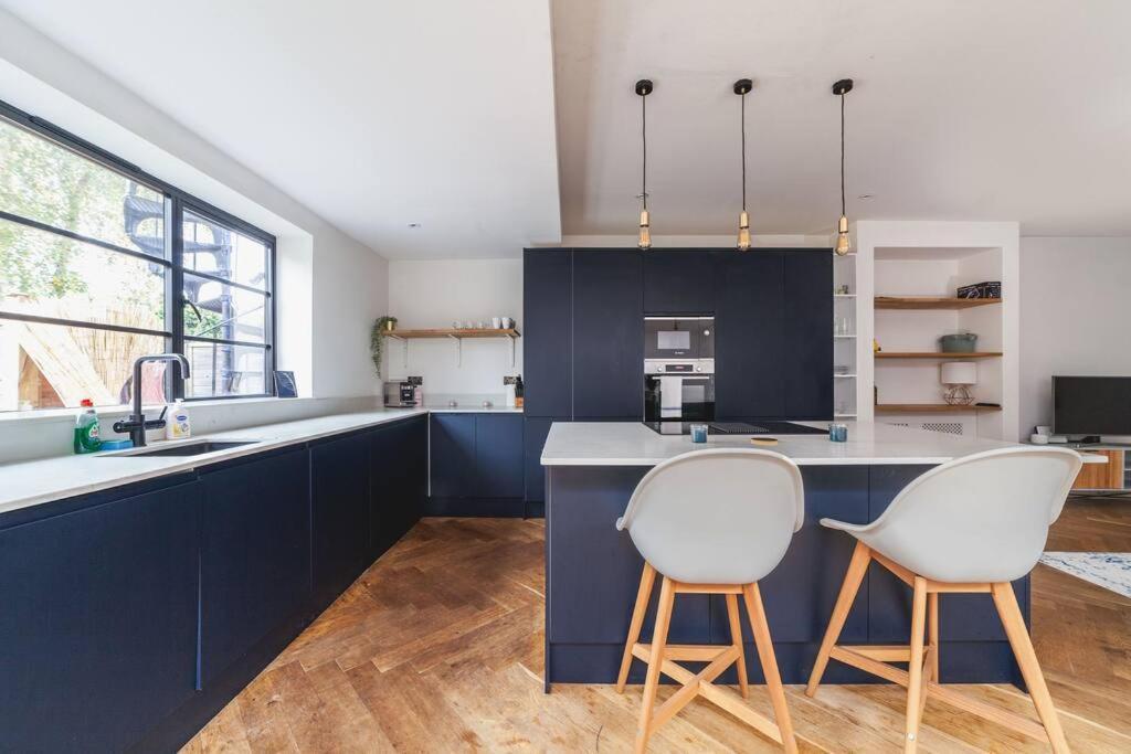 Bright & Airy Lux 3bed In Fulham With Patio Apartment *