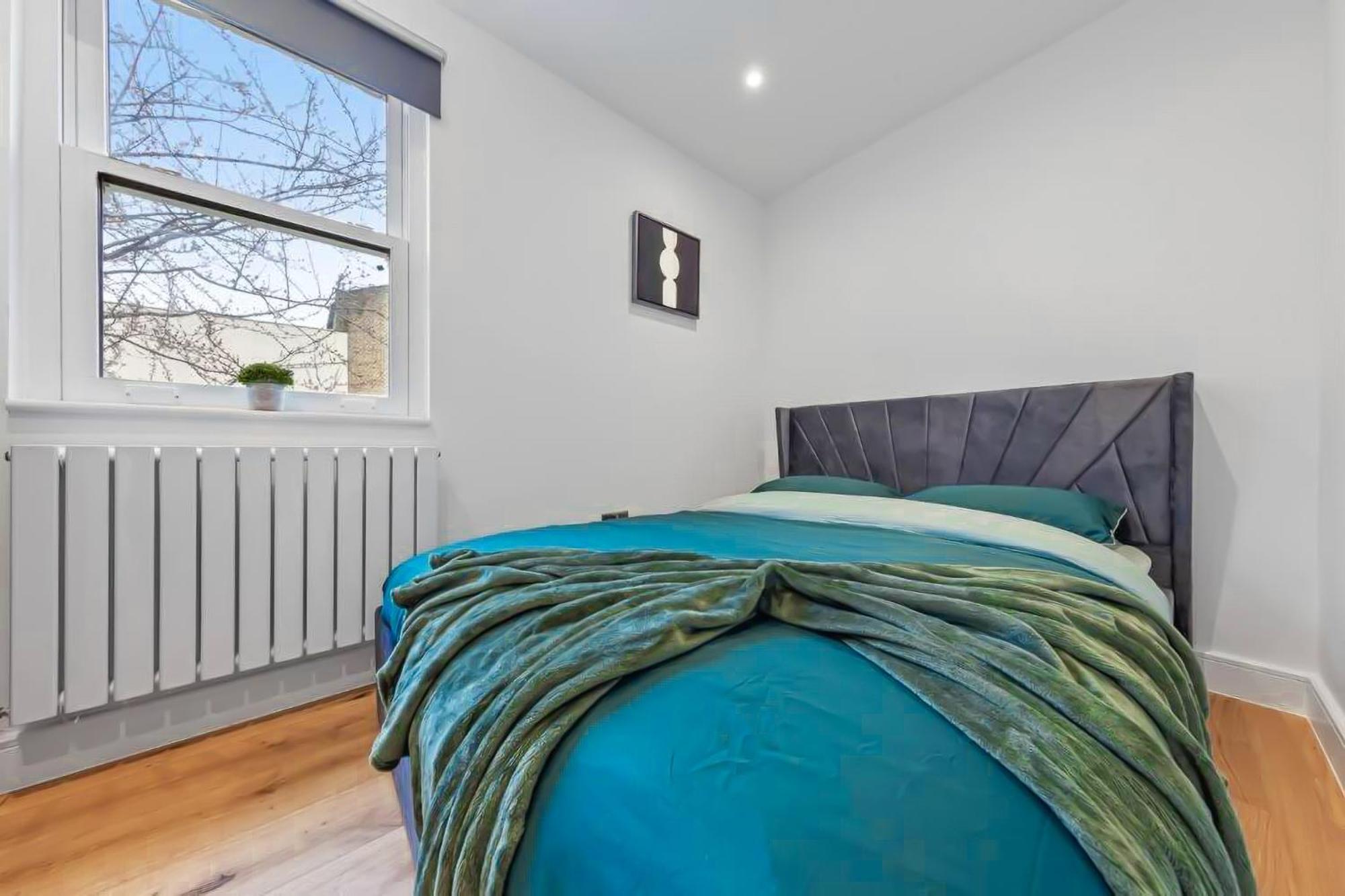 Brand New Near Bridge Lr1 Apartment London
