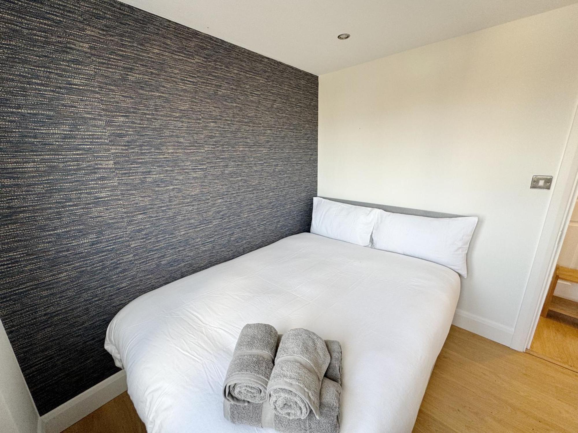 Budget Double In Acton, Near & Heathrow * Londen