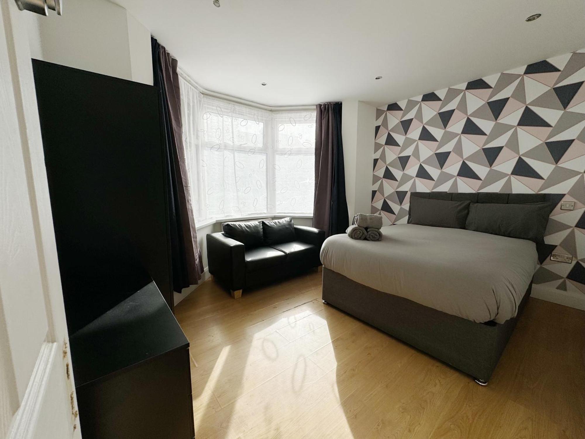Budget Double In Acton, Near & Heathrow Londen