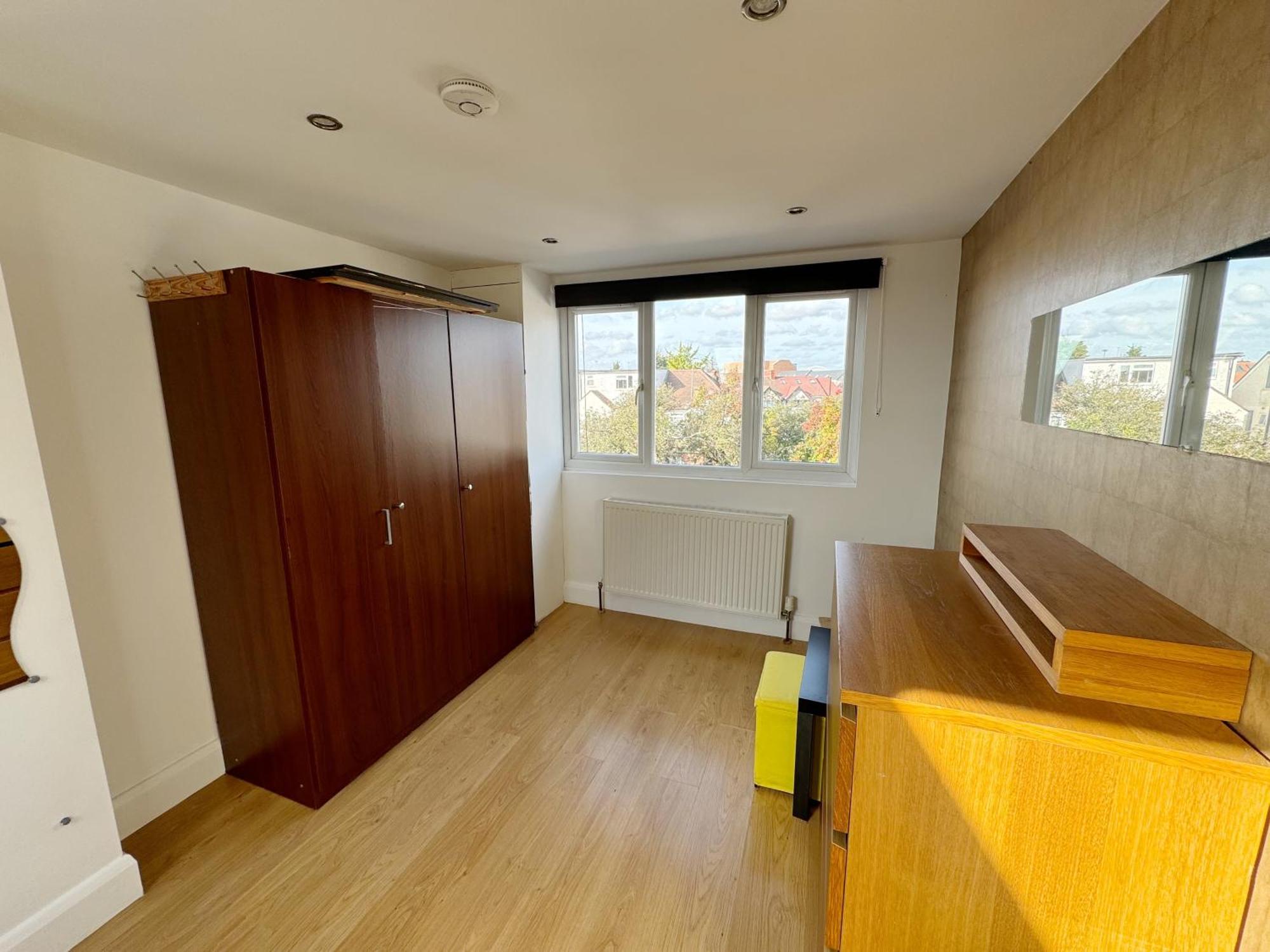 Budget Double In Acton, Near & Heathrow Londen