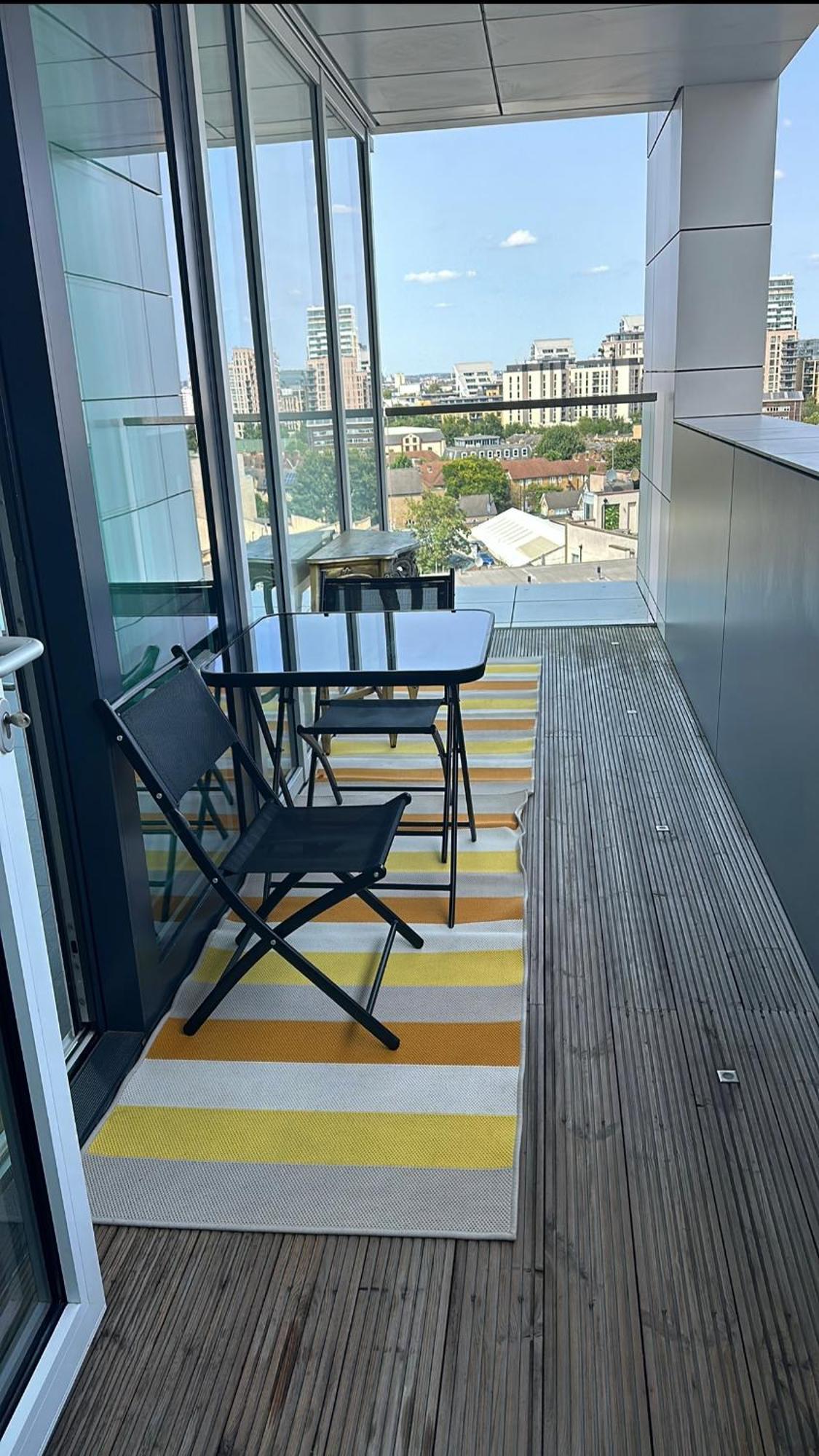 Chic 2-bedroom With Stunning Views In * Londen