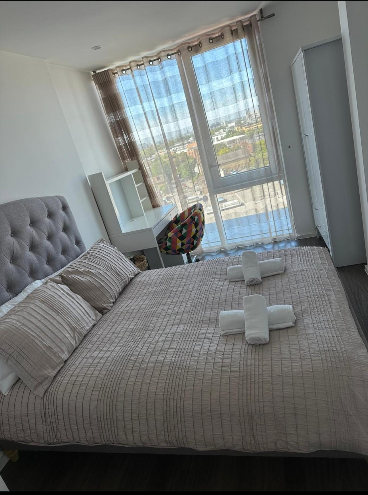 Chic 2-bedroom With Stunning Views In Appartement