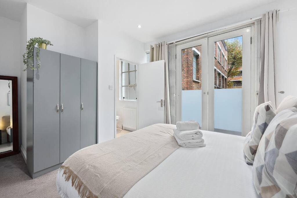 Two-bedroom Short Term & Flexible Renting Hackney With Free Wifi And Roof Terrace! London