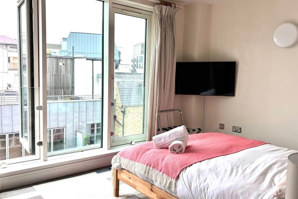 Stunning 2 Bed Ensuite * Londen