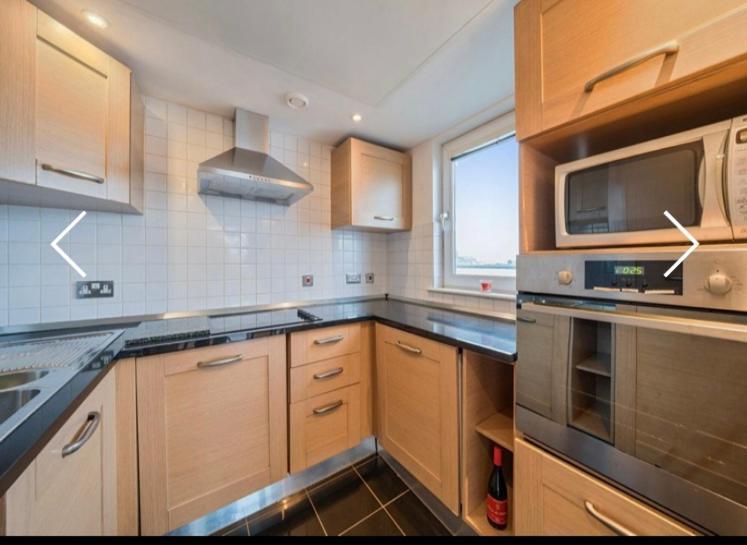 Amazing River View 2 Bedroom Apartment, Sleeps 6 , Balcony And Parking *