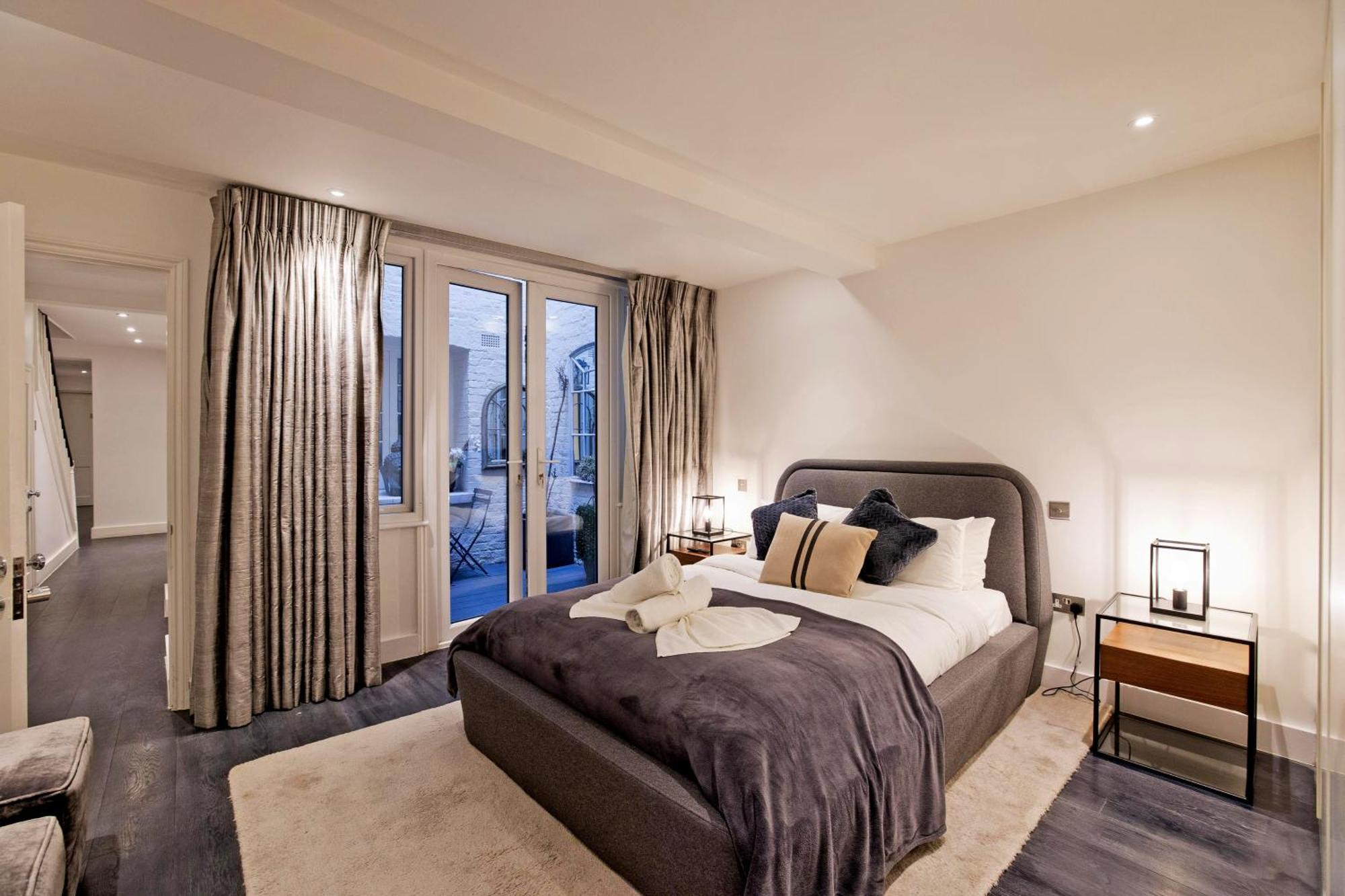 Imperial Victoria Square Apartment *