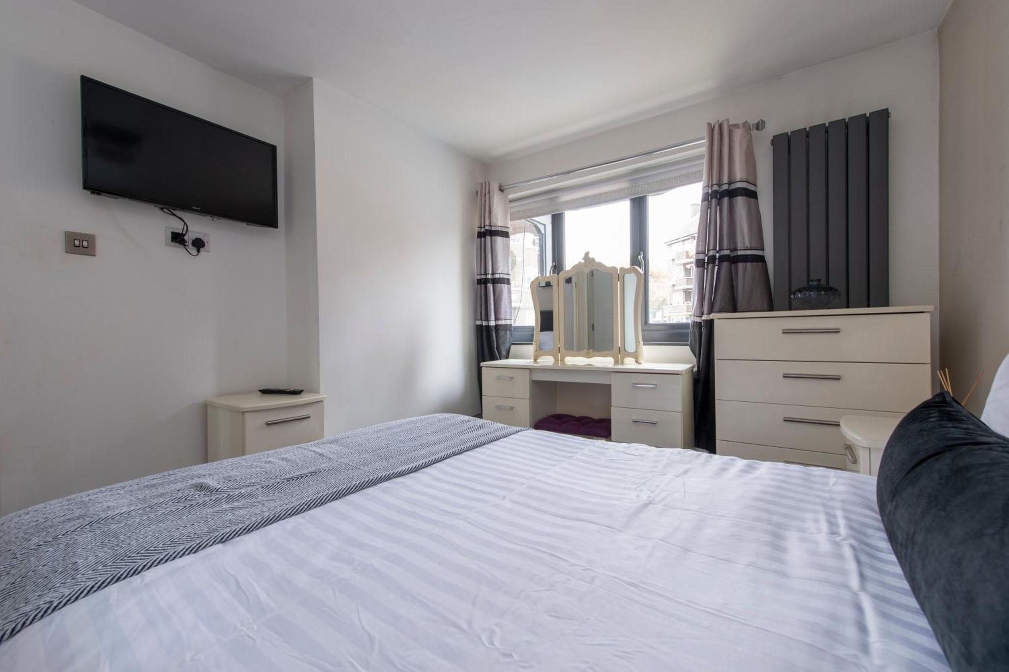 Peckham Large 2 Bath With Parking & Garden * London
