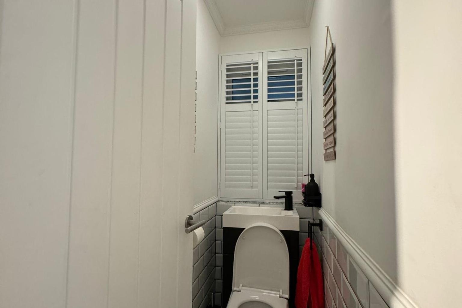 Newly Refurbished 3 Bed Flat Free Parking Apartment London