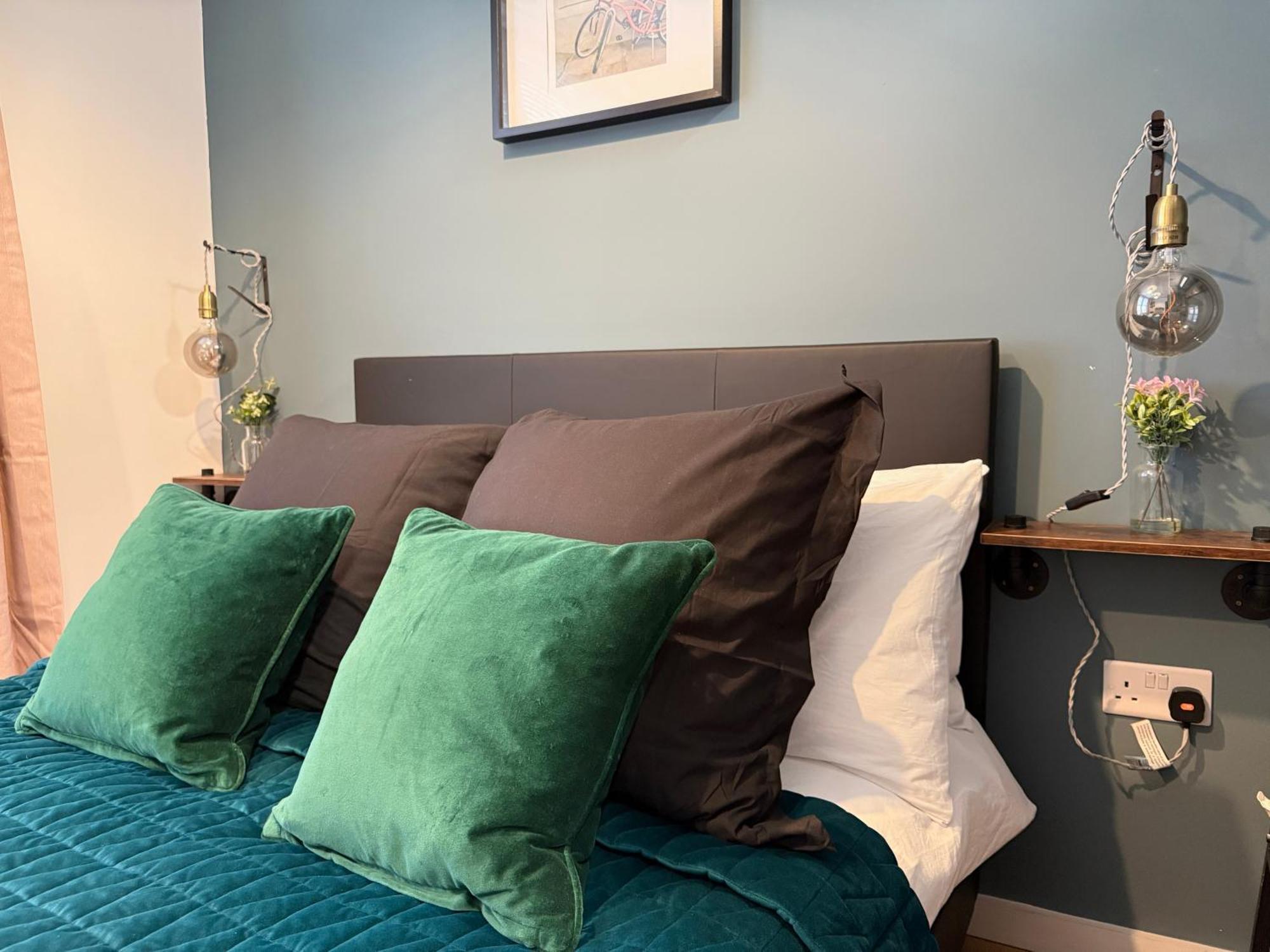 Beautiful En-suite By Hostara Homes Apartment London