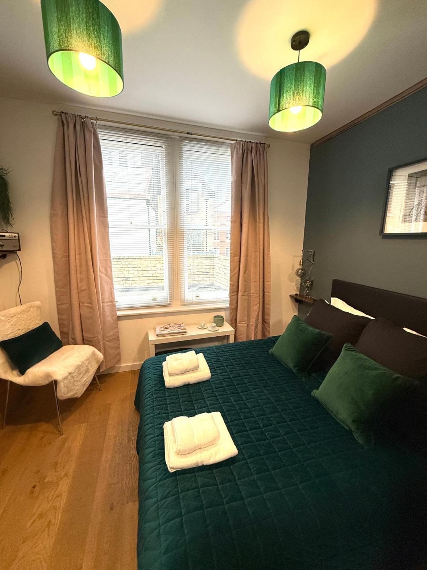 Beautiful En-suite By Hostara Homes London