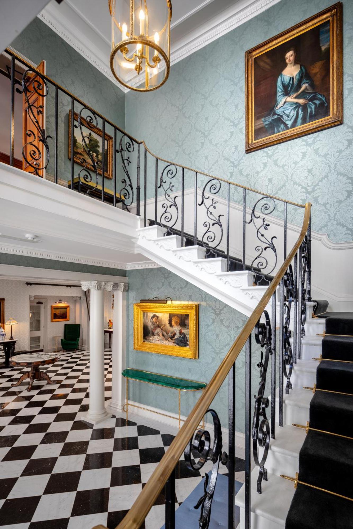 No. 30 Knightsbridge 4*