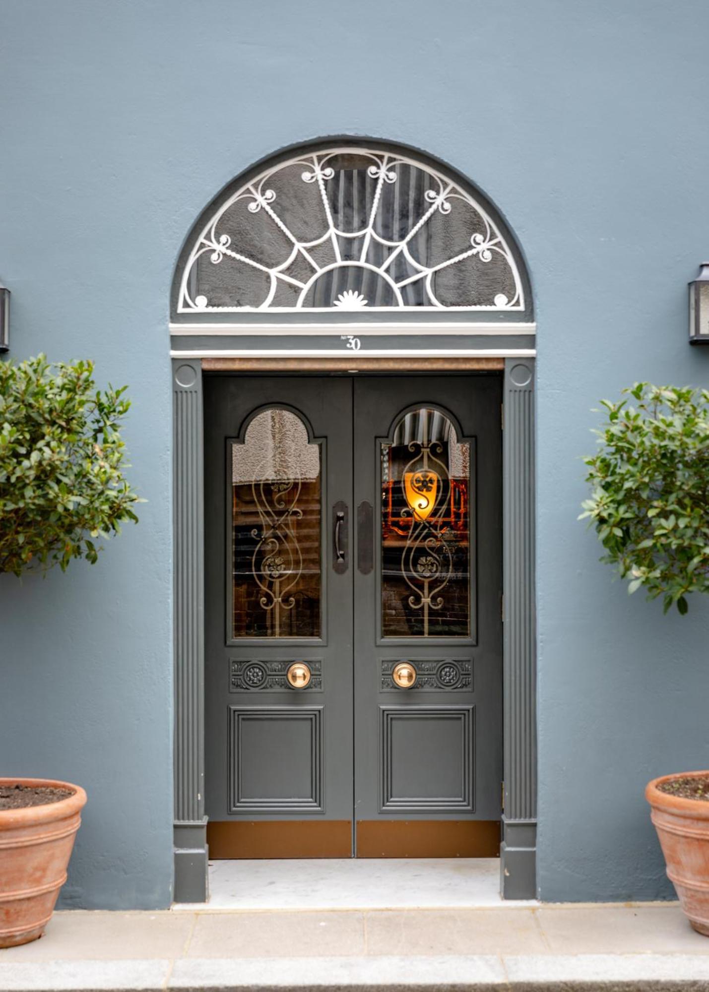 No. 30 Knightsbridge 4*
