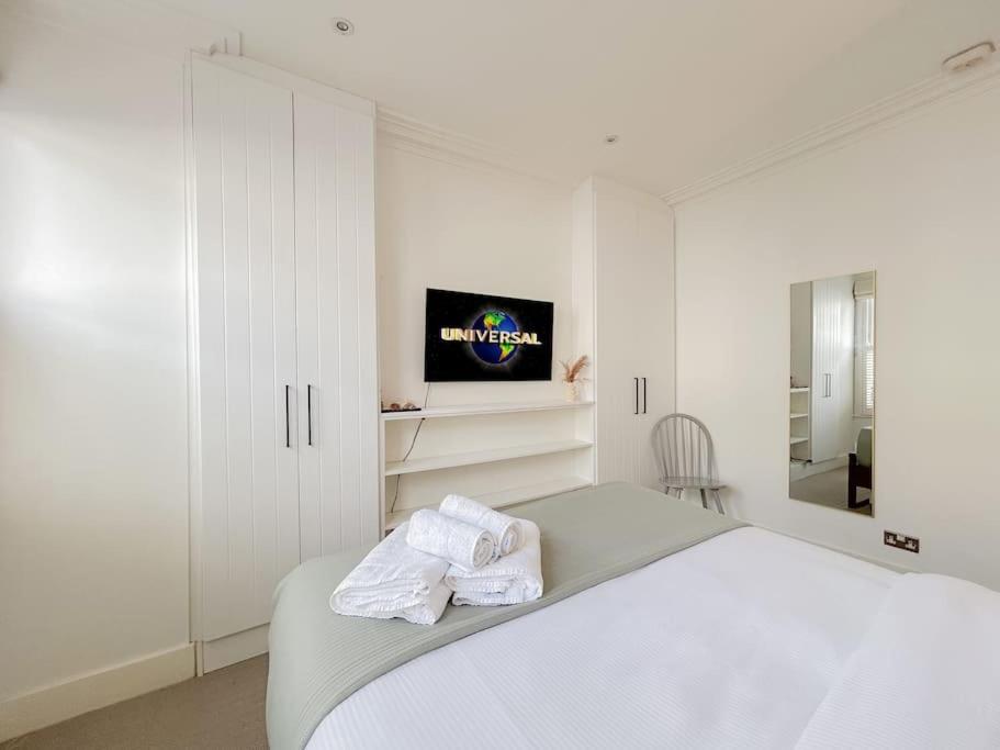 Appartement Stylish Hideaway With Oasis Garden Londen
