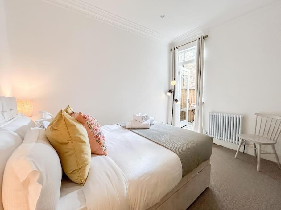 Appartement Stylish Hideaway With Oasis Garden Londen