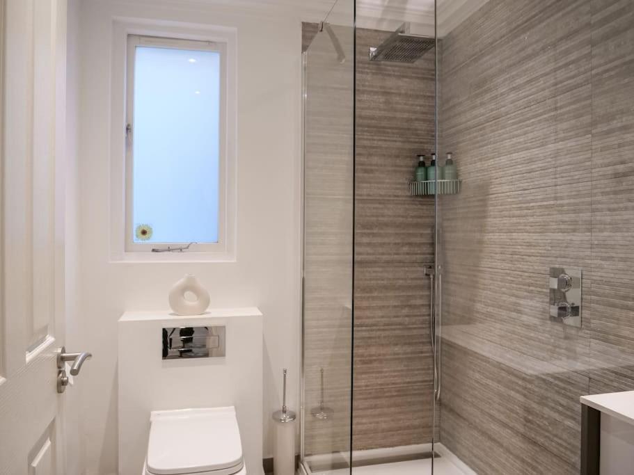 Stylish Hideaway With Oasis Garden Londen