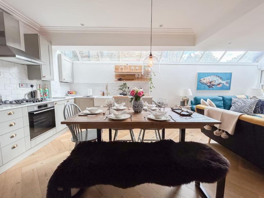 Appartement Stylish Hideaway With Oasis Garden