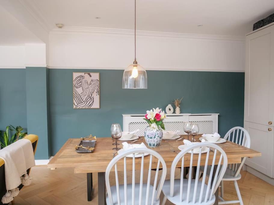 Appartement Stylish Hideaway With Oasis Garden Londen