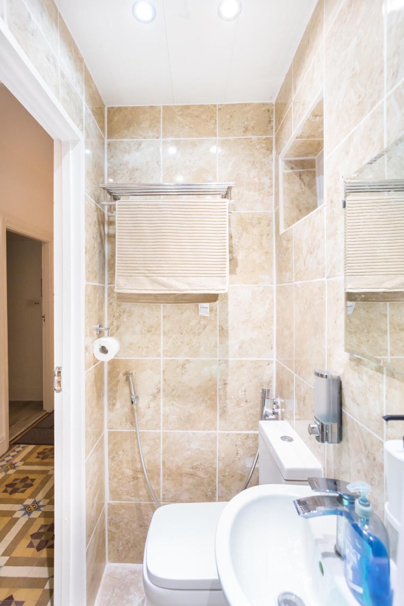 Kingswood Homestay London