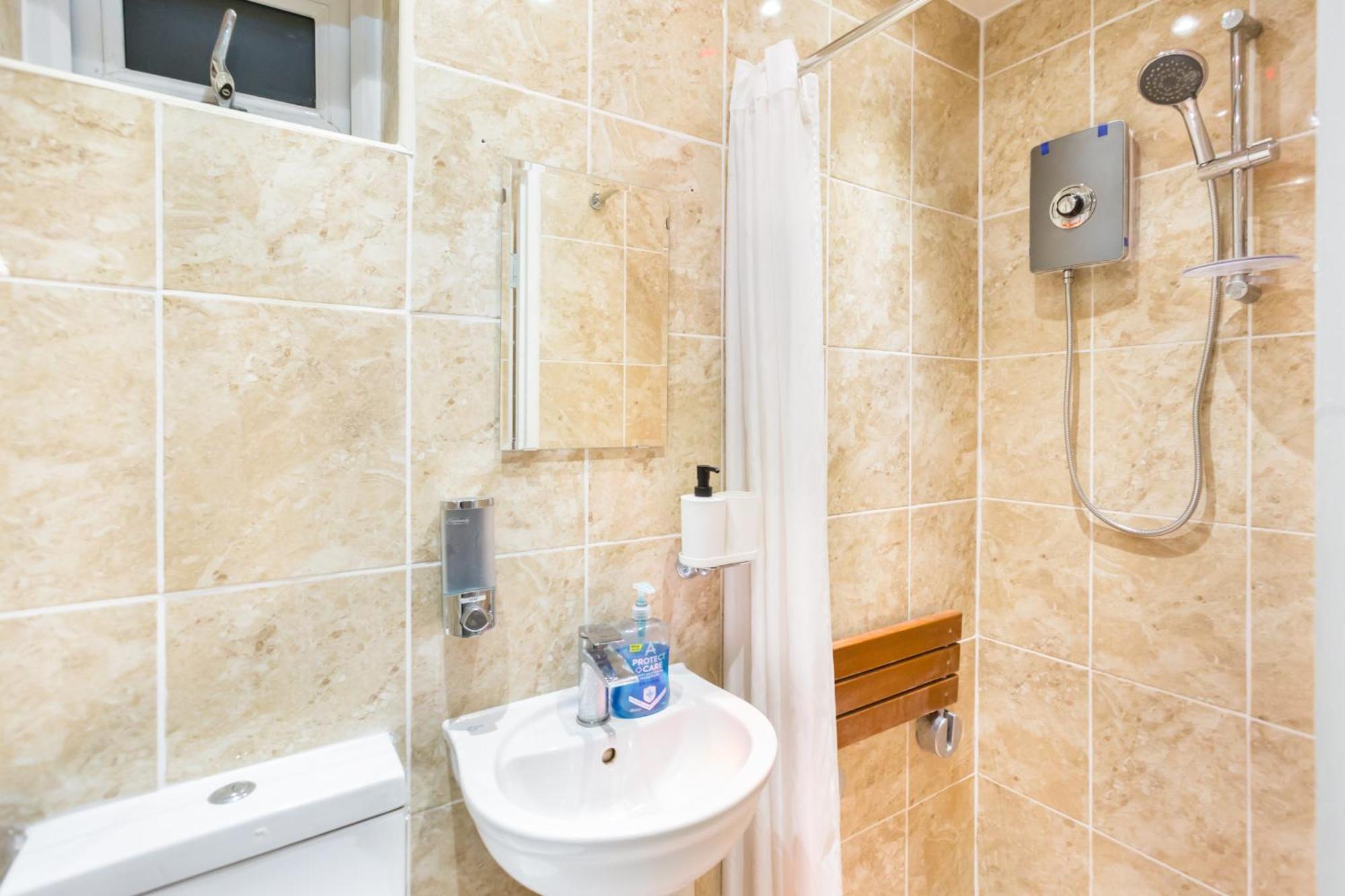 Homestay Kingswood London