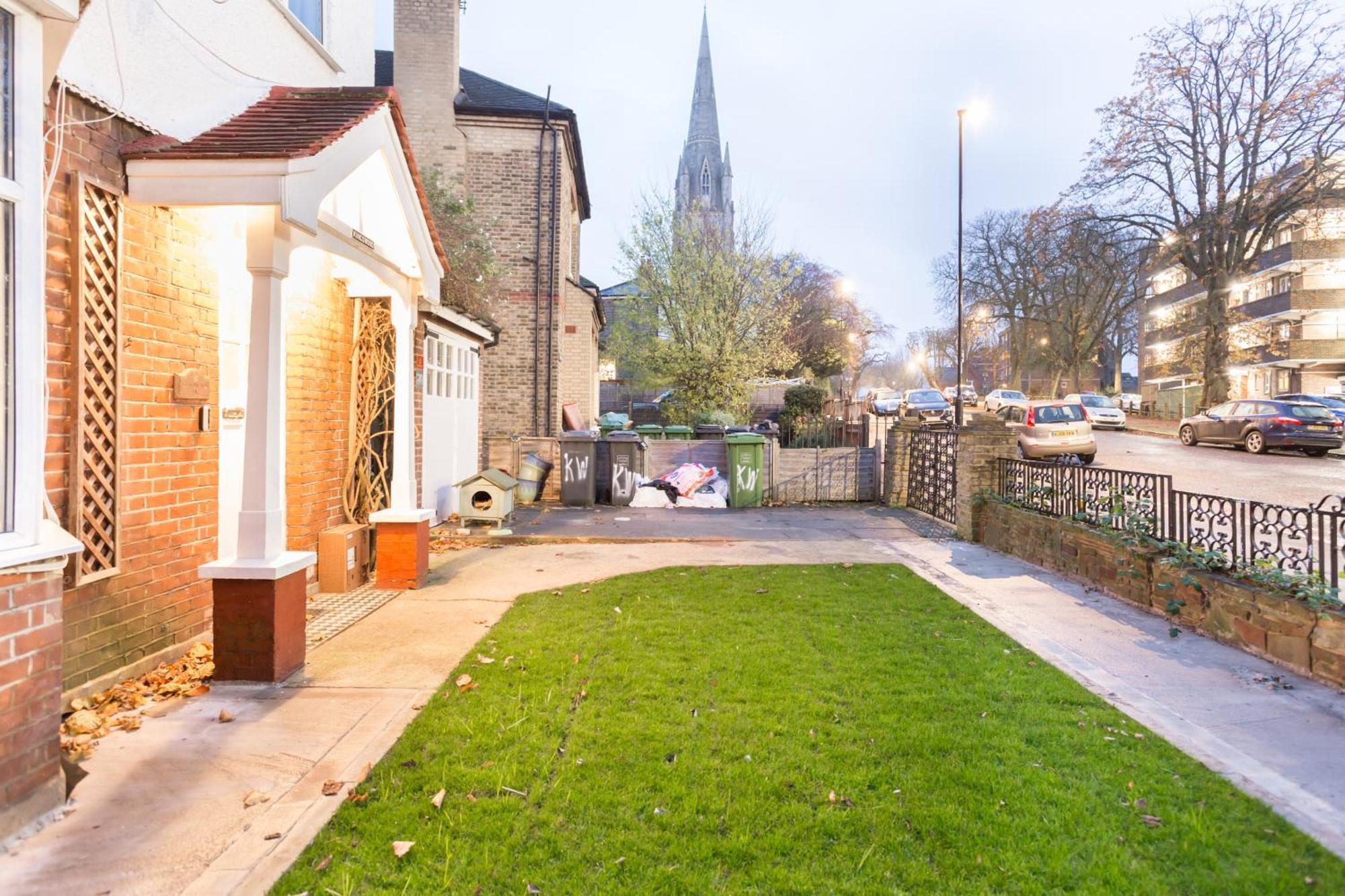 Kingswood Homestay London