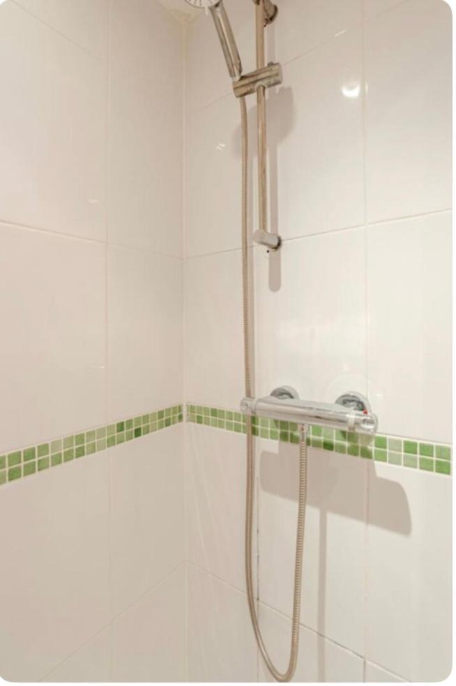 Amazing River View 2 Bedroom Apartment, Sleeps 6 , Balcony And Parking Londres