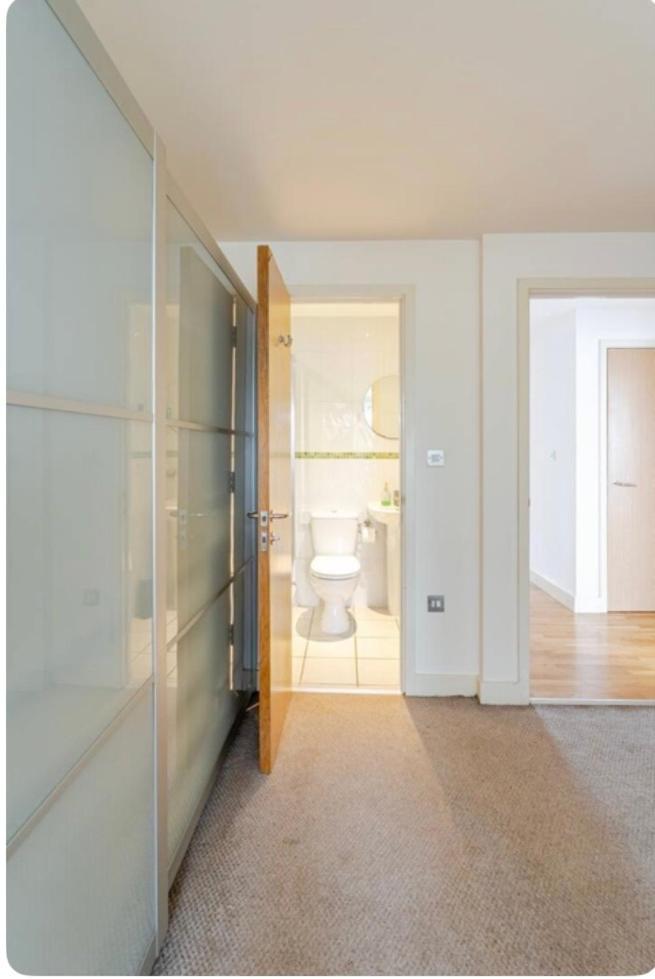 Amazing River View 2 Bedroom Apartment, Sleeps 6 , Balcony And Parking Apartamento Londres
