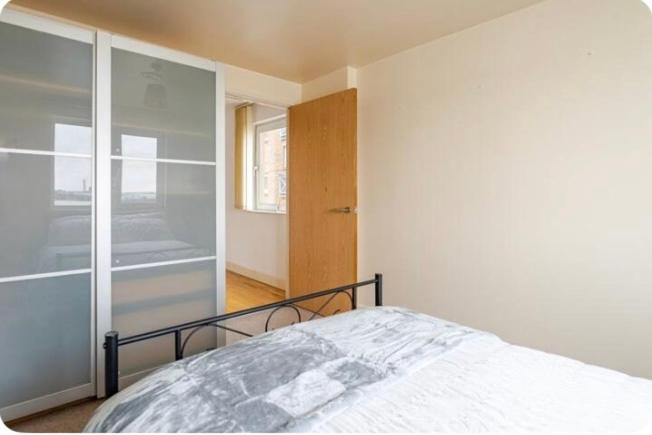 Amazing River View 2 Bedroom Apartment, Sleeps 6 , Balcony And Parking *