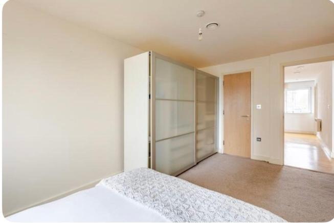 Amazing River View 2 Bedroom Apartment, Sleeps 6 , Balcony And Parking *