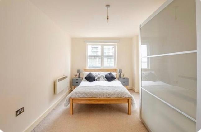 Amazing River View 2 Bedroom Apartment, Sleeps 6 , Balcony And Parking *