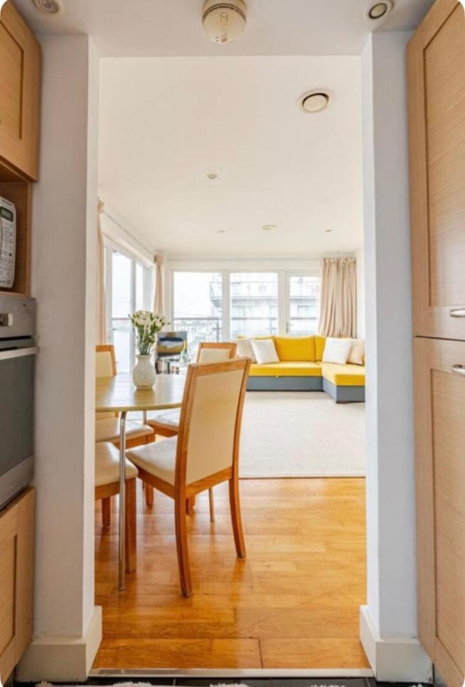 Amazing River View 2 Bedroom Apartment, Sleeps 6 , Balcony And Parking Apartamento