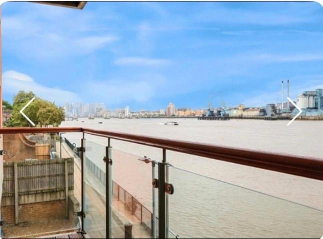Apartamento Amazing River View 2 Bedroom Apartment, Sleeps 6 , Balcony And Parking Londres