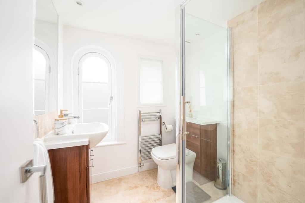 Capital Modern Two Bedroom In Chelsea Ggr *
