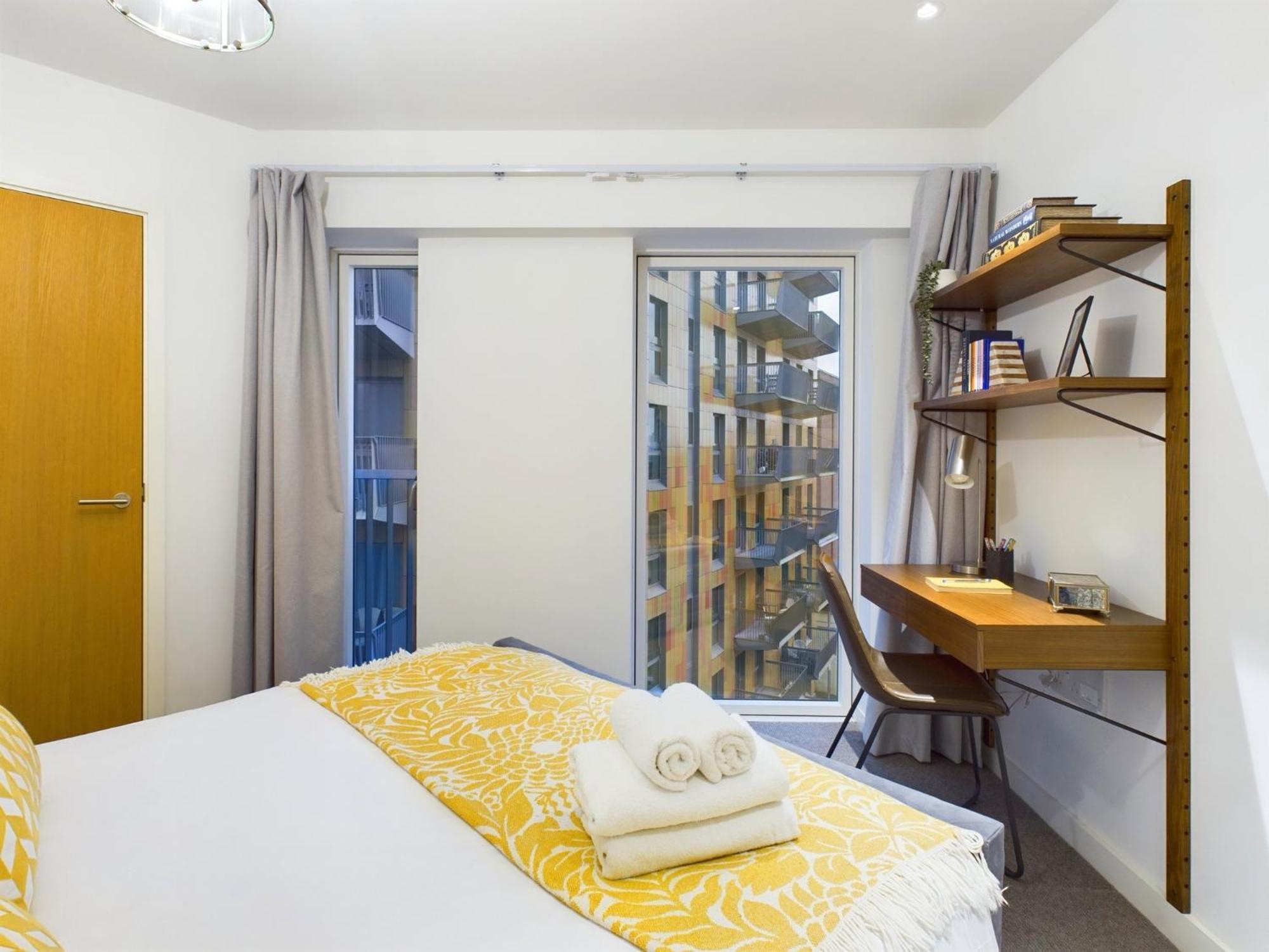 Wild Roses Serviced - Canning Town Apartment *
