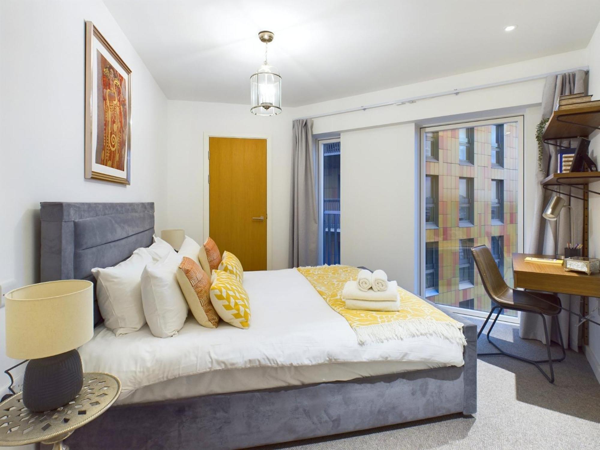 Wild Roses Serviced - Canning Town Apartment *
