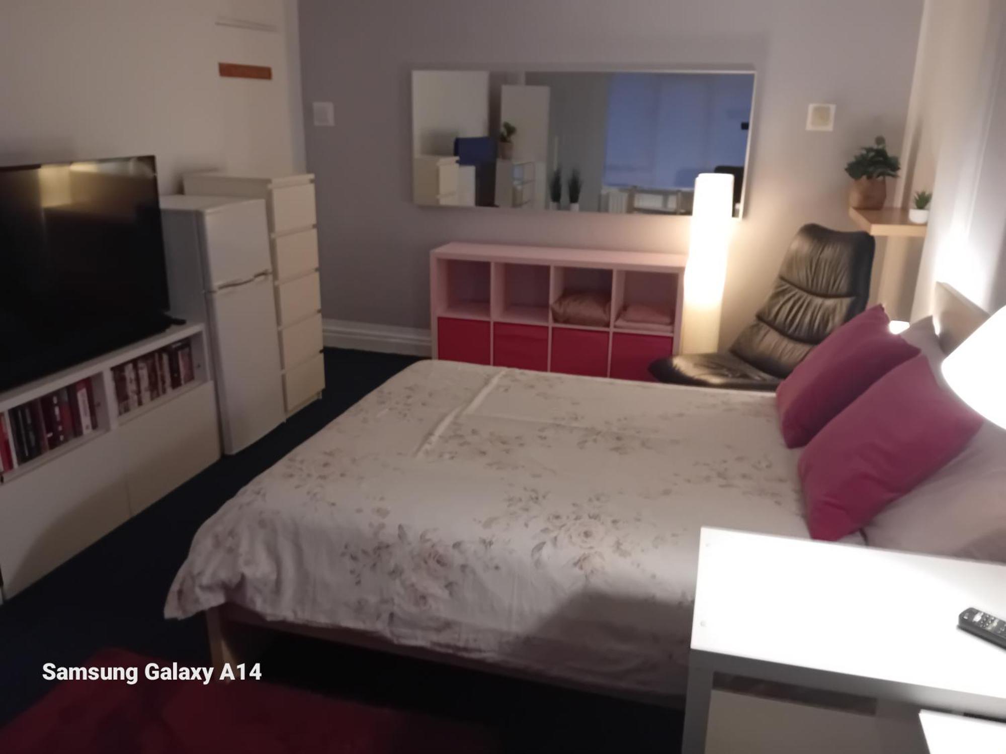 63 John Aird Court Homestay London
