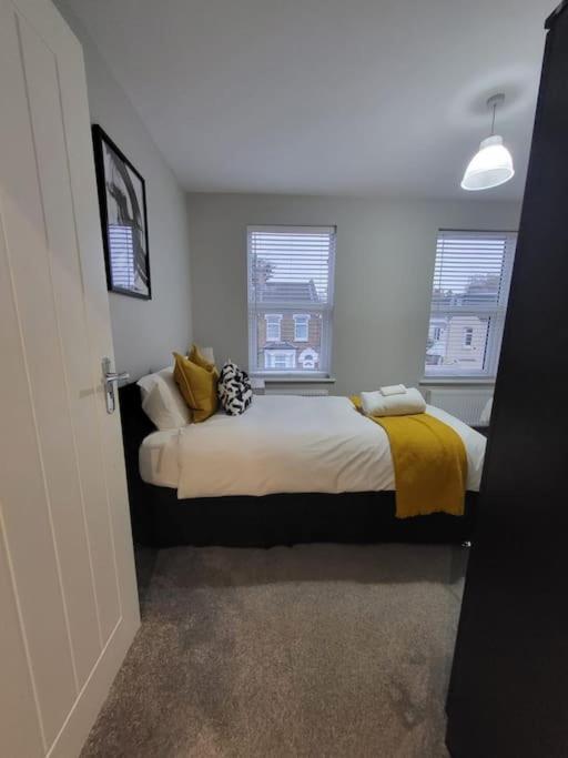 Apartment Cosy Four Bedroom London