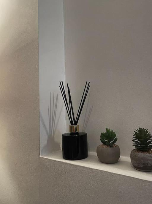 Chic Sleeps Up To 4 Guests In Heart Of Bridge Appartement