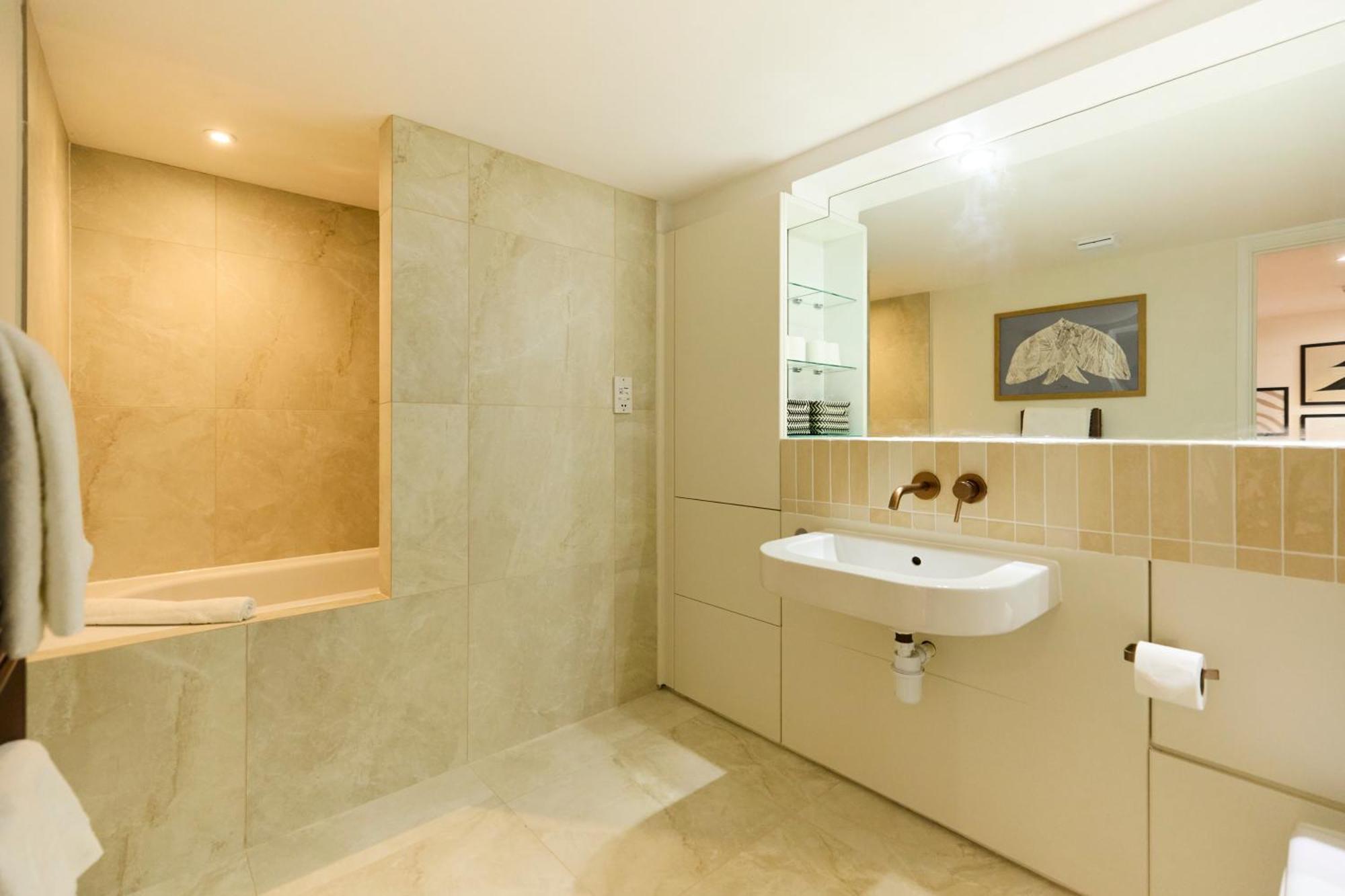 The Wenlock Arms - Inviting 1bdr Flat With Study And Balcony Apartment *