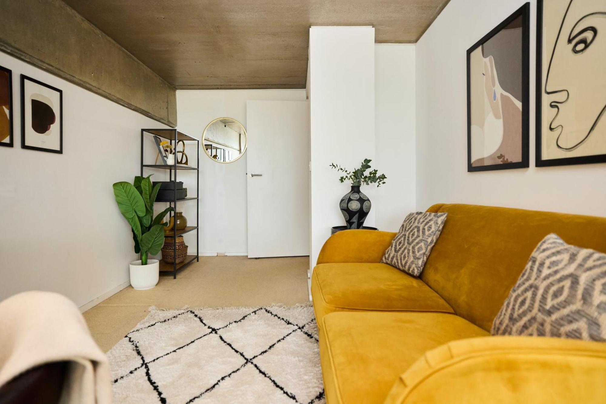 The Wenlock Arms - Inviting 1bdr Flat With Study And Balcony Apartment *