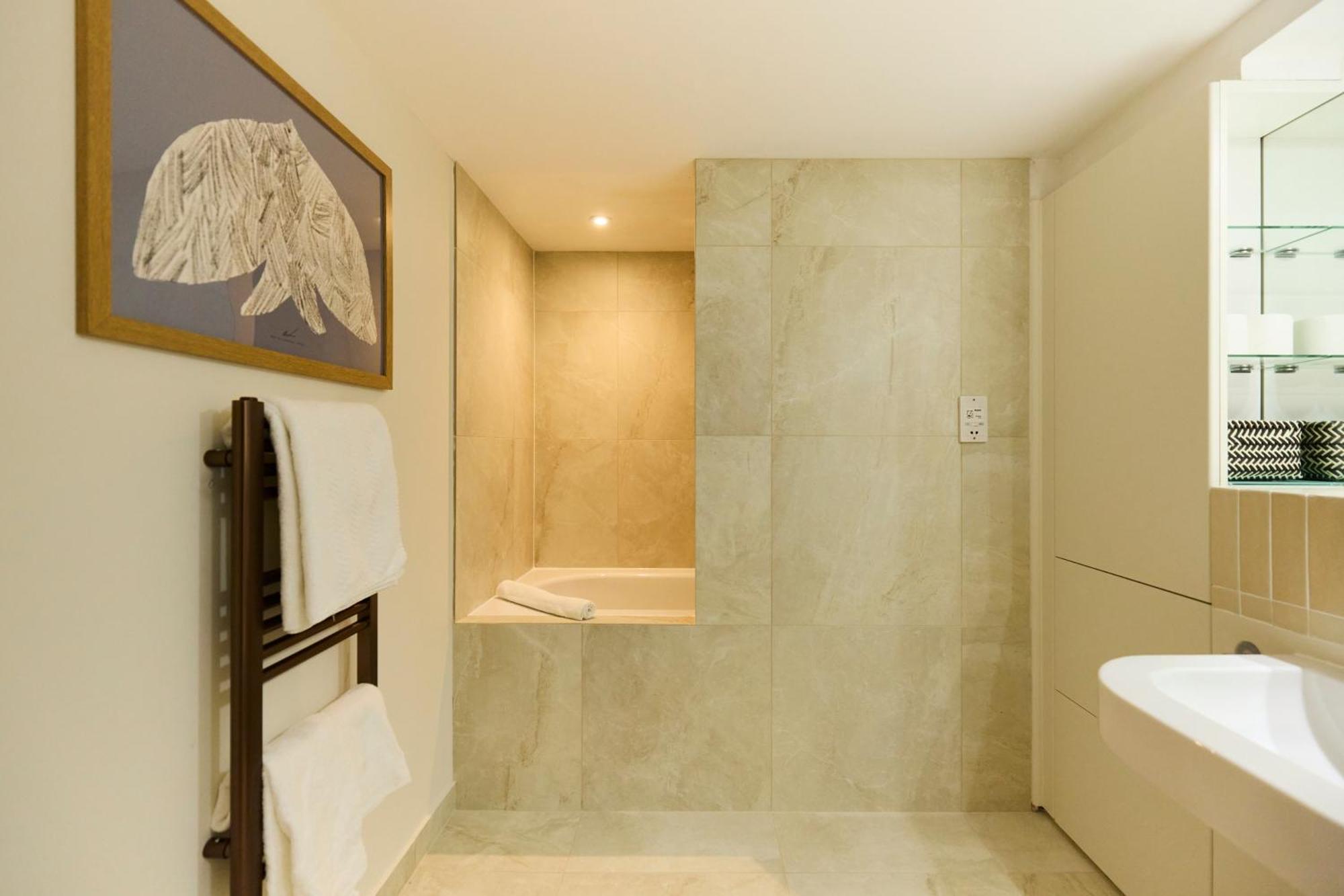 Apartment The Wenlock Arms - Inviting 1bdr Flat With Study And Balcony London